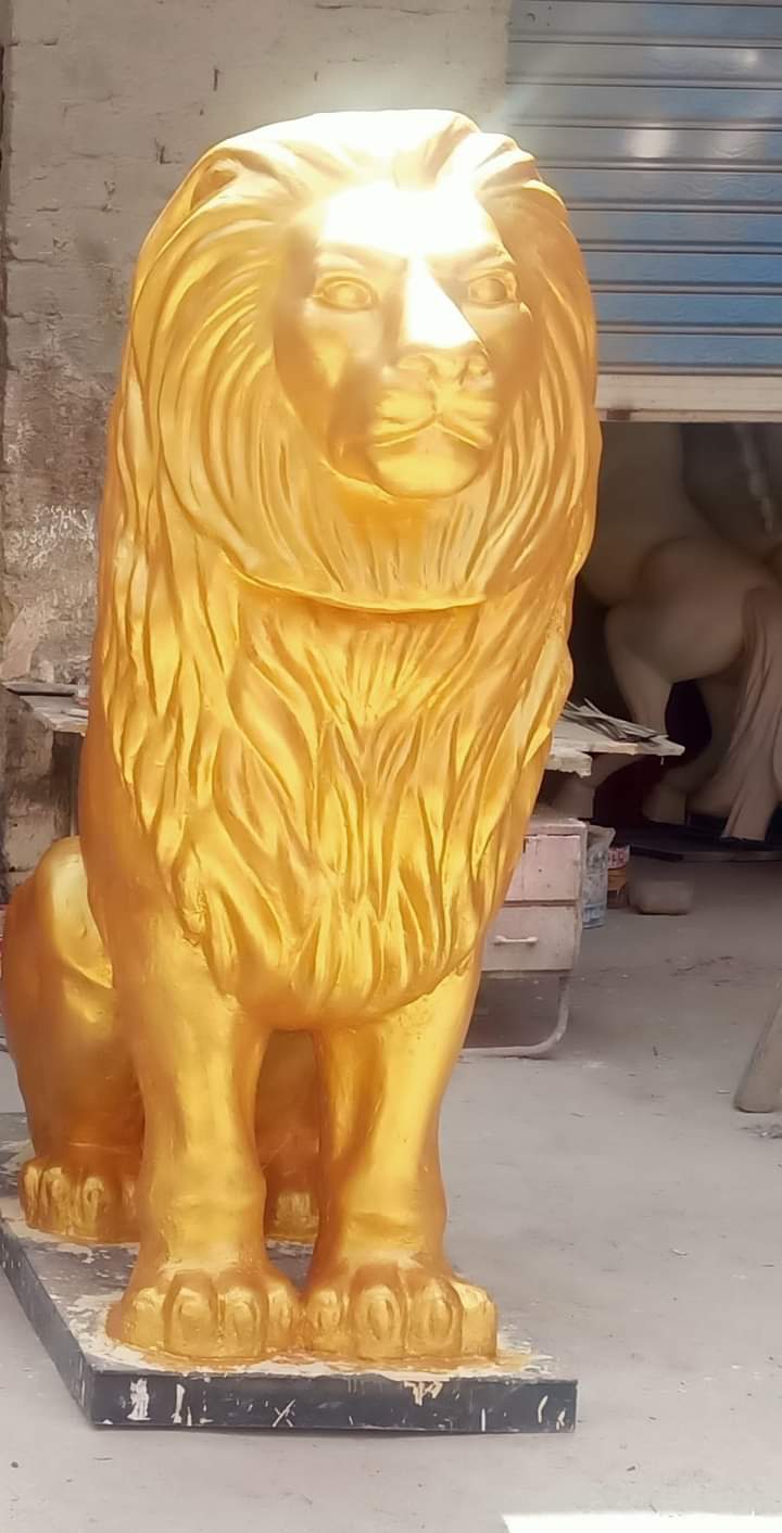 تمثال أسد ذهبي